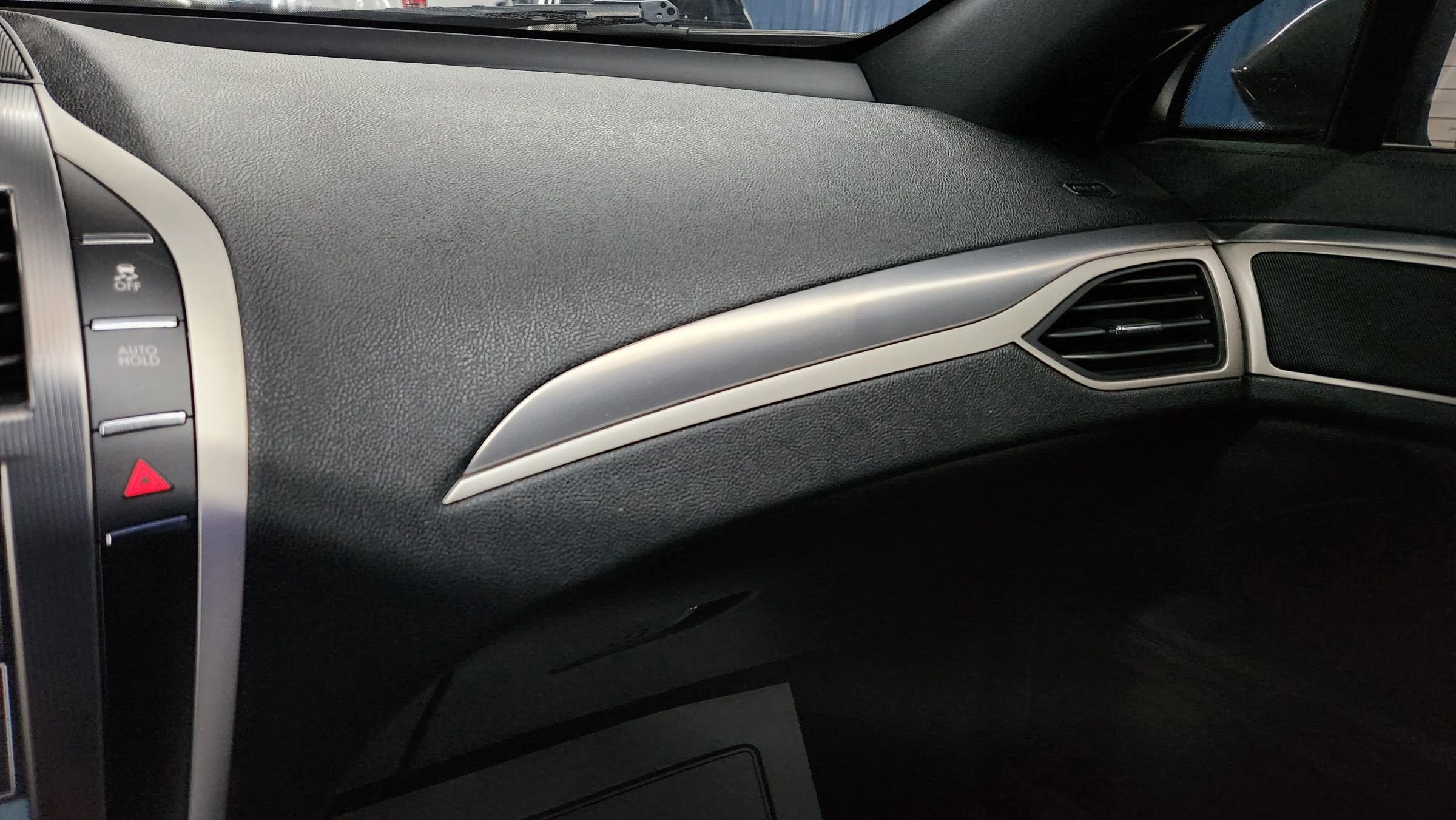 Used 2020 Lincoln MKZ image 35