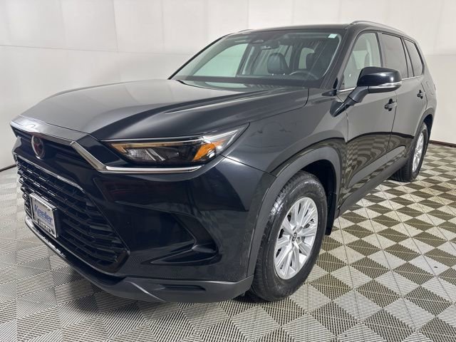 Used 2024 Toyota Grand Highlander XLE image 2