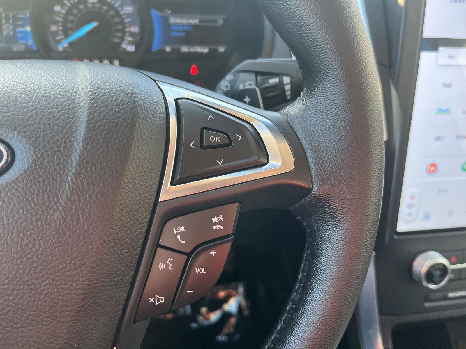 Used 2022 Ford Edge Titanium w/ Equipment Group 301A image 20