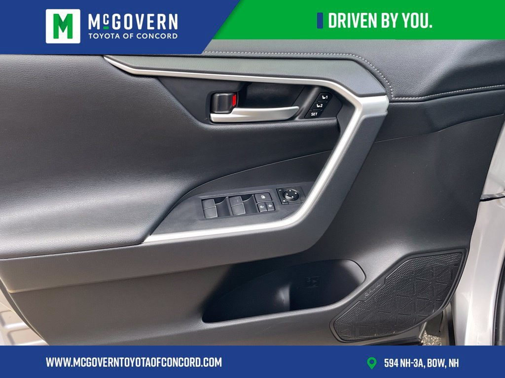 Used 2020 Toyota RAV4 Limited AWD/4WD image 14