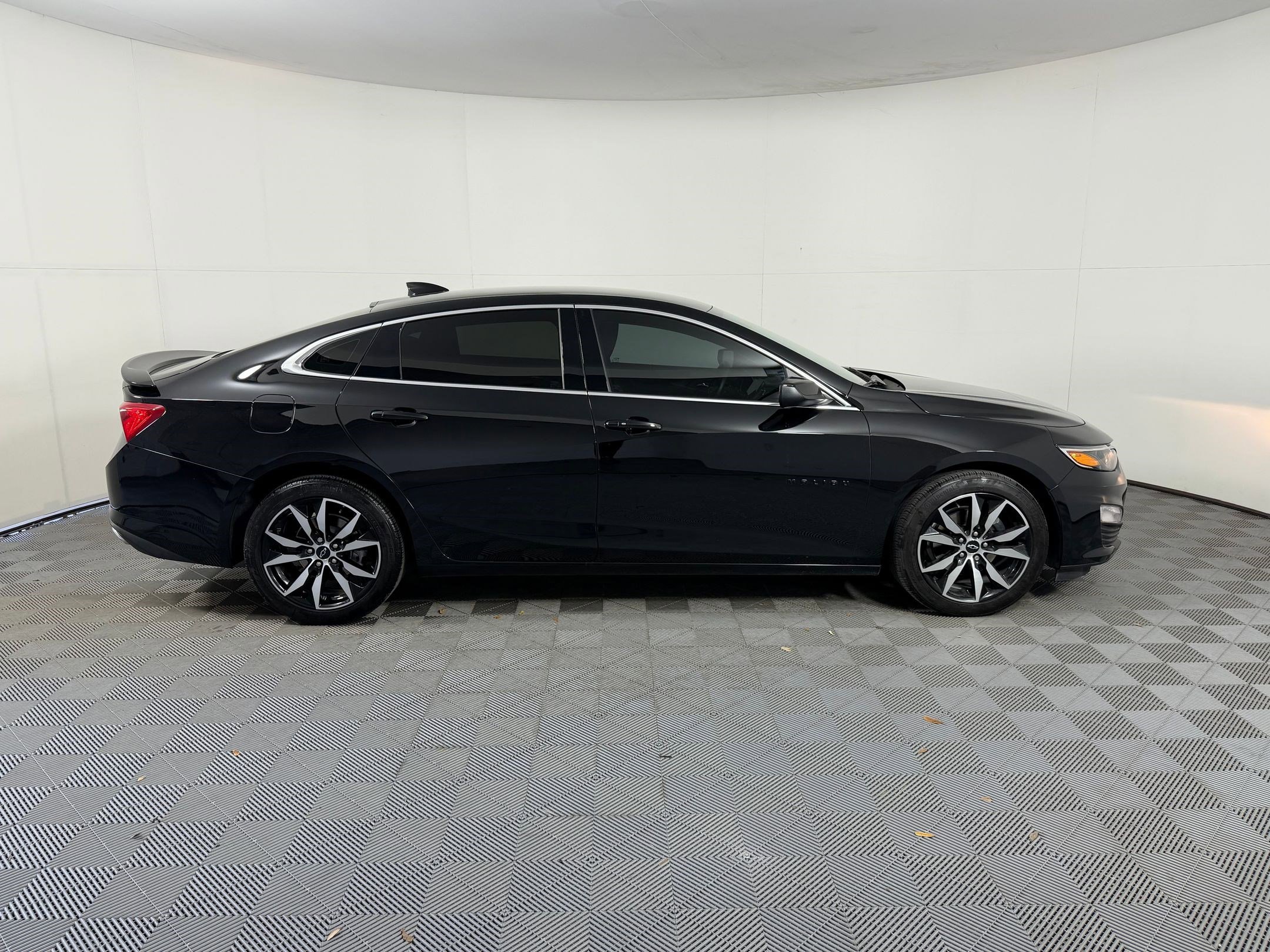 Used 2025 Chevrolet Malibu RS image 8