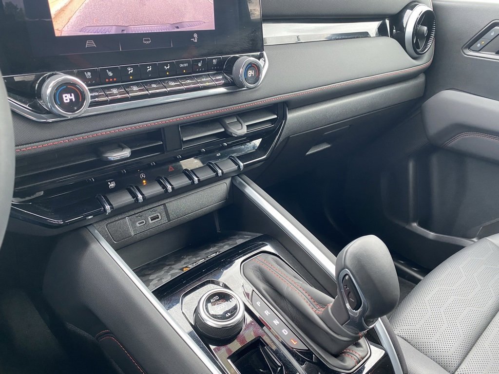 Used 2024 Chevrolet Colorado Z71 w/ Z71 Convenience Package 2 image 19