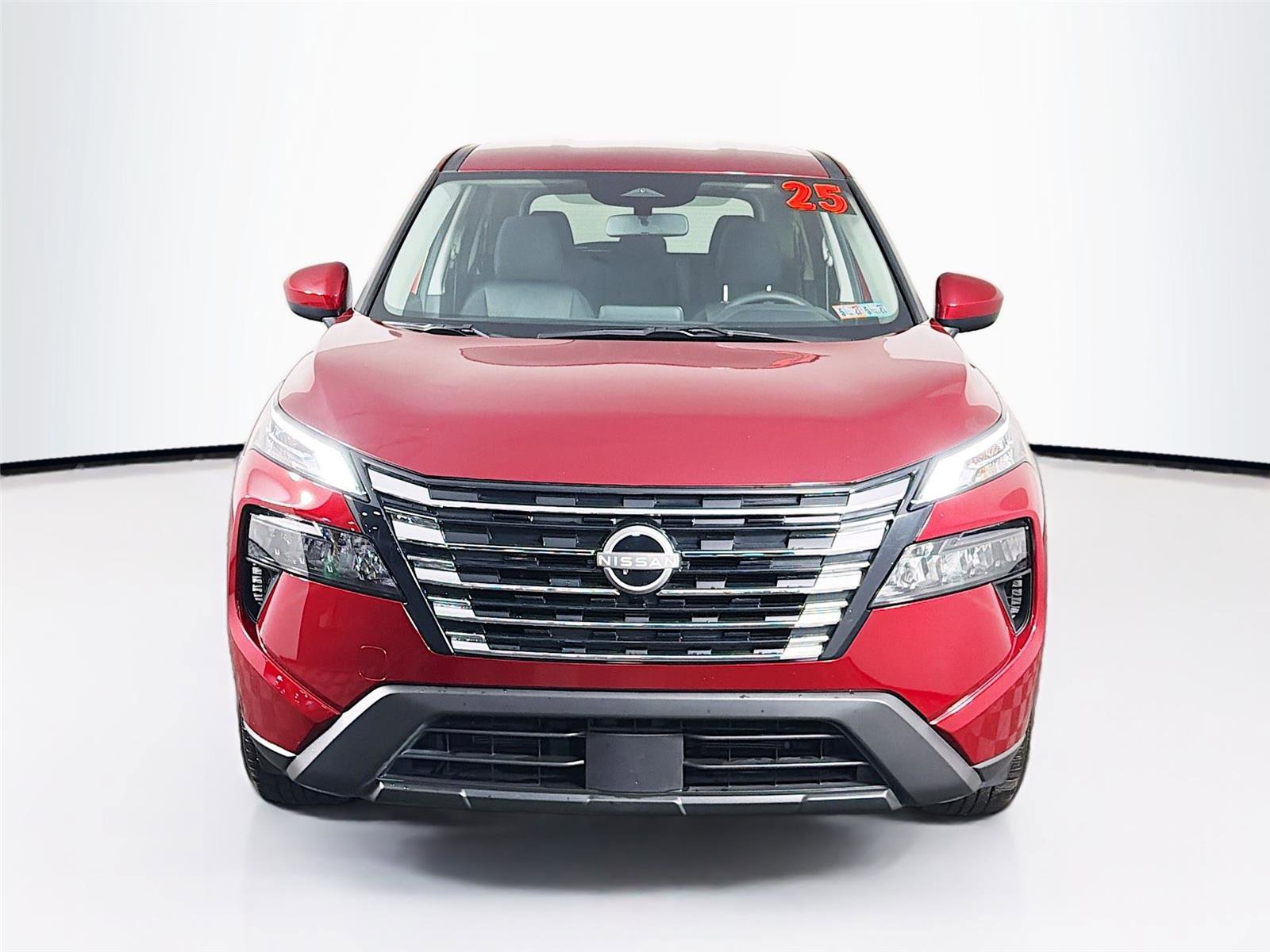 Used 2025 Nissan Rogue SV AWD/4WD image 2