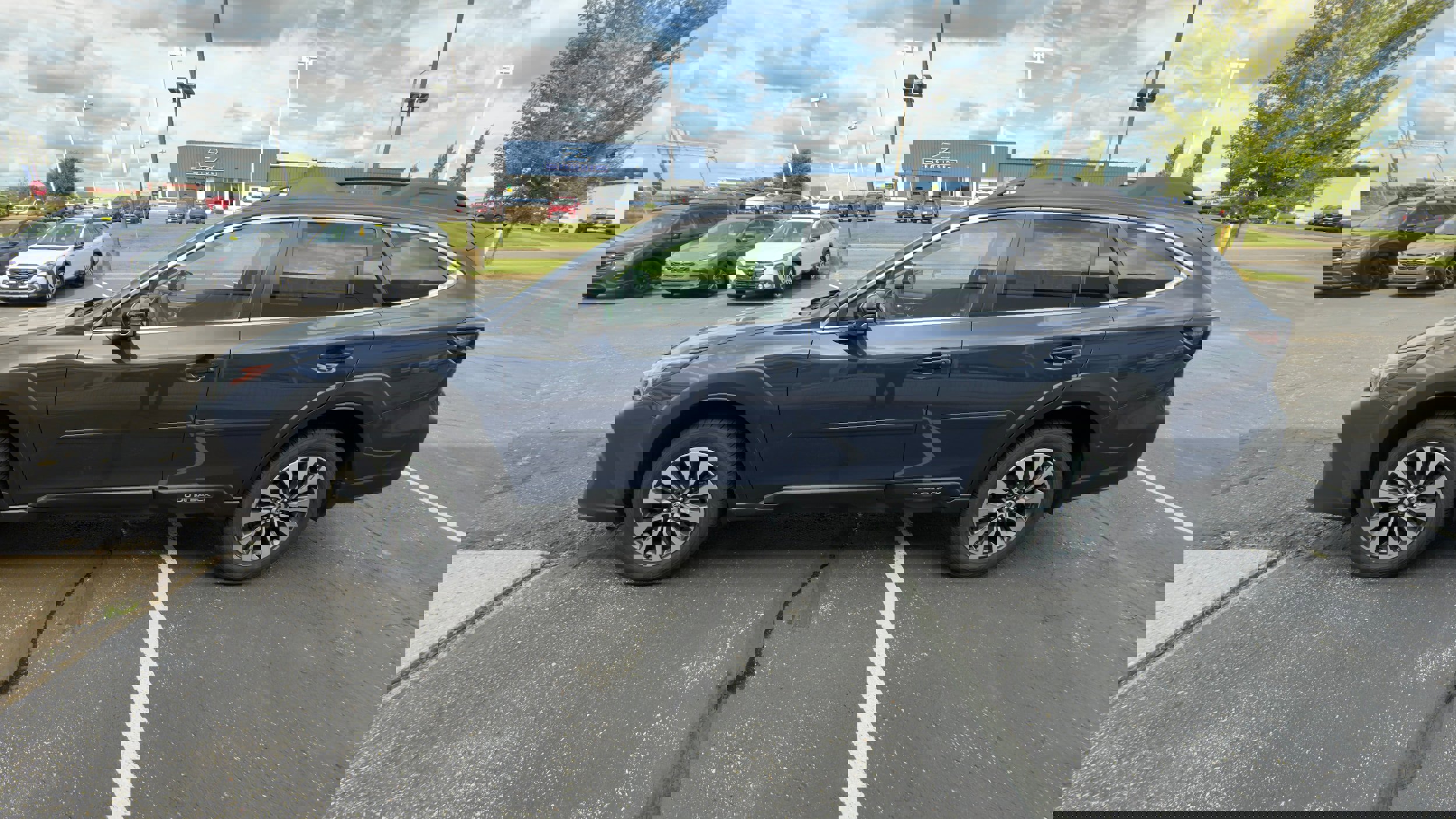 Used 2023 Subaru Outback Limited image 6