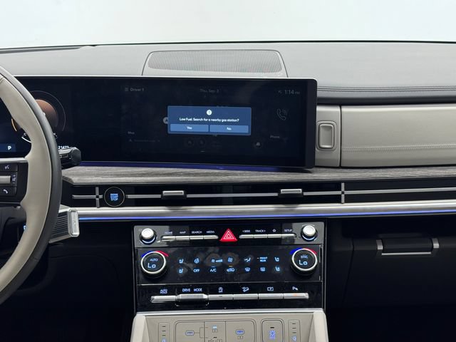 Used 2025 Hyundai Santa Fe Calligraphy FWD image 4