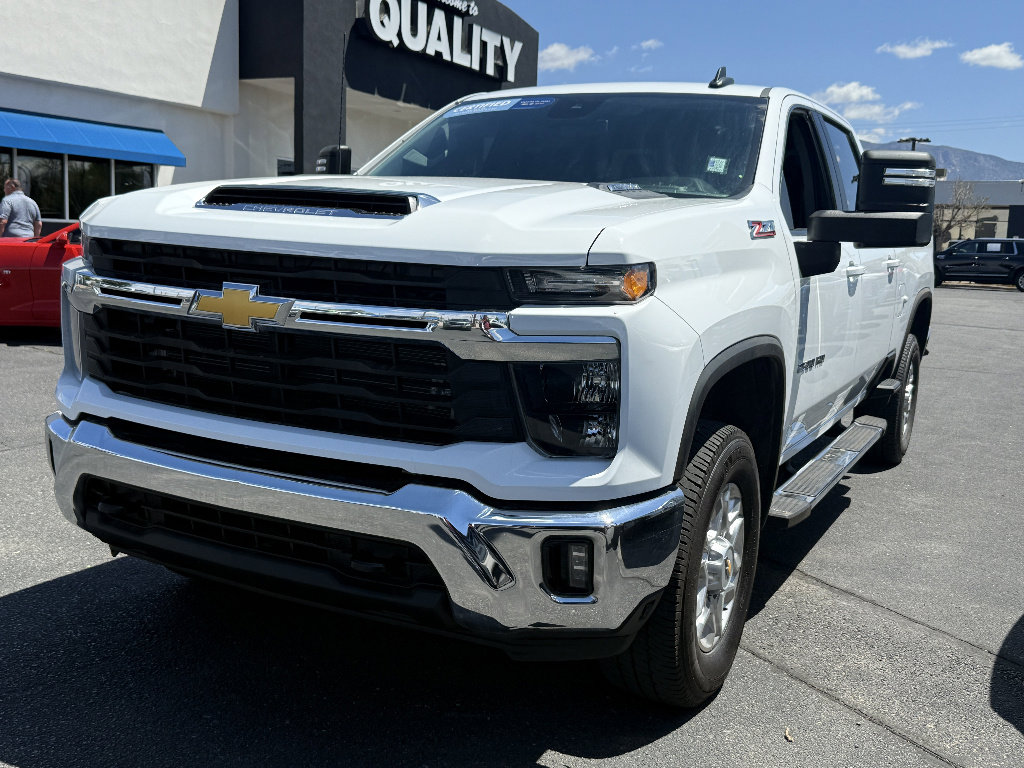 Used 2025 Chevrolet Silverado 2500 LT AWD/4WD image 8