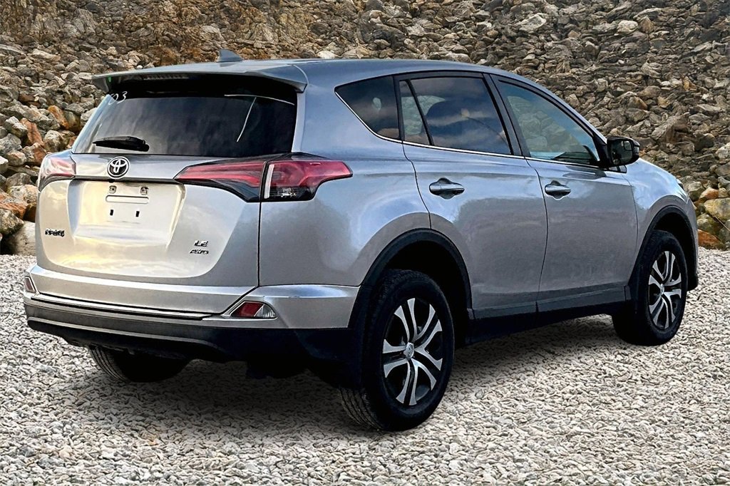 Used 2018 Toyota RAV4 LE w/ Carpet Mat Package image 2