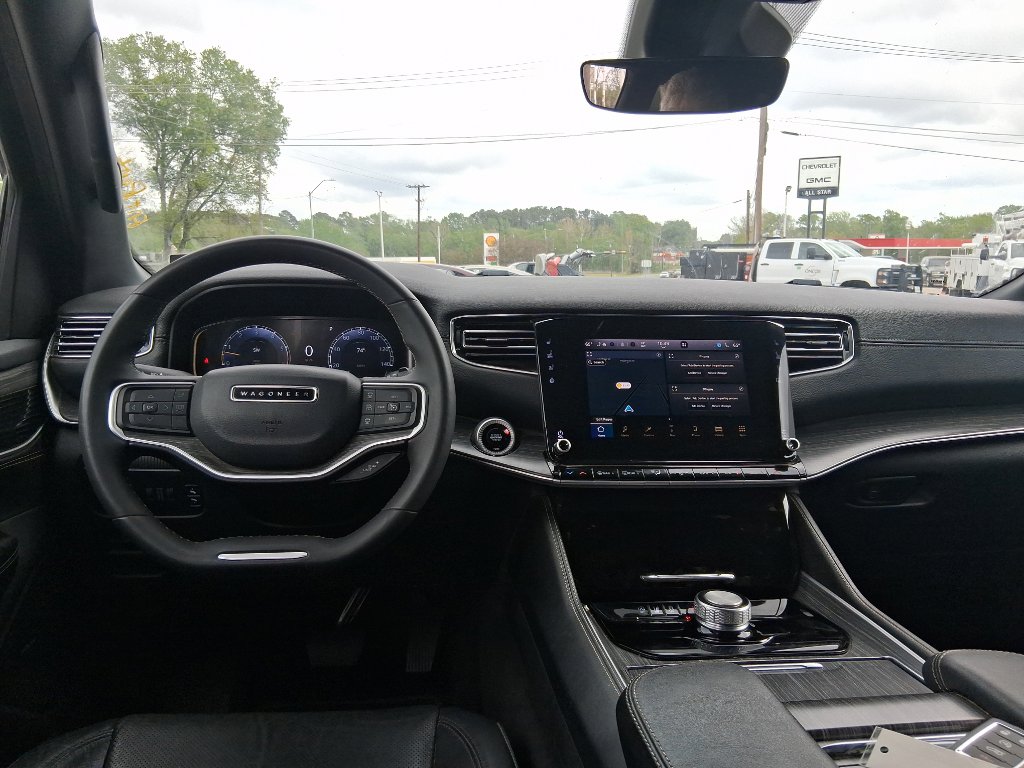 Used 2024 Jeep Wagoneer L Series II image 8