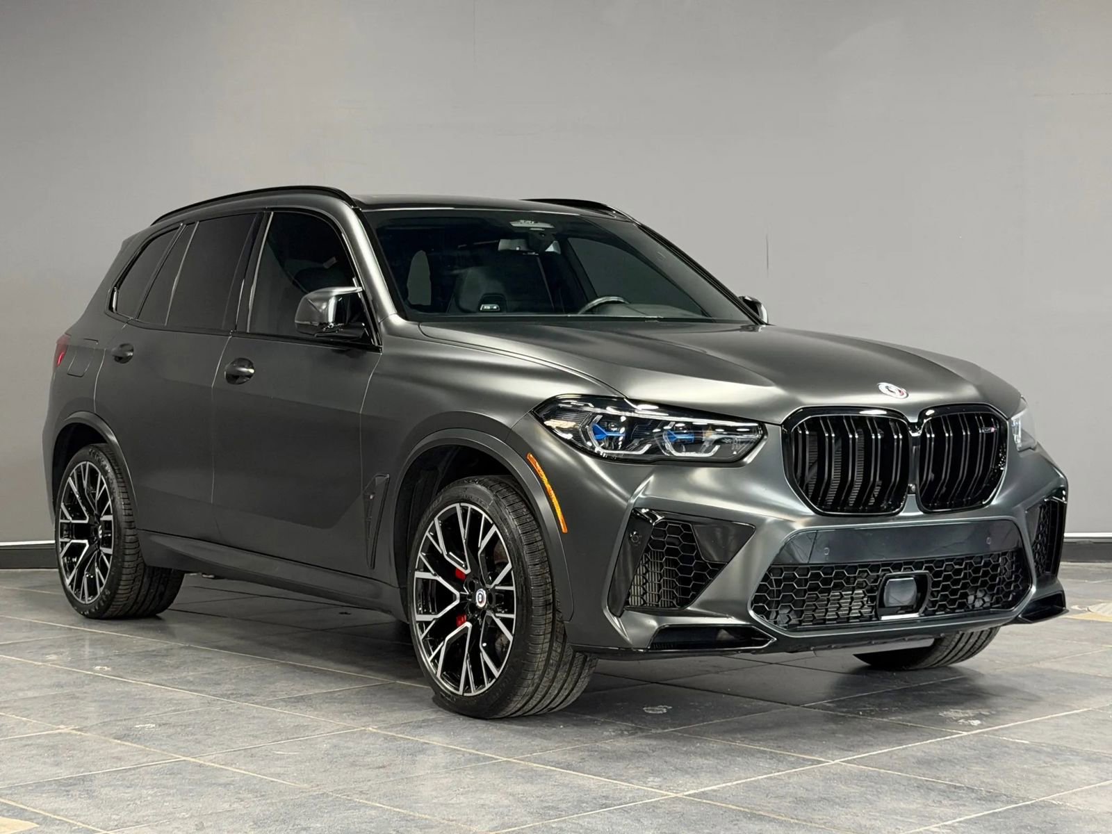 Used 2023 BMW X5 M w/ Competition Package image 4