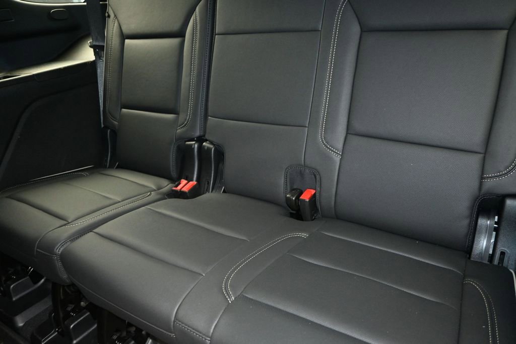 Used 2025 GMC Yukon Elevation w/ LPO, Elevation Black Package AWD/4WD image 17