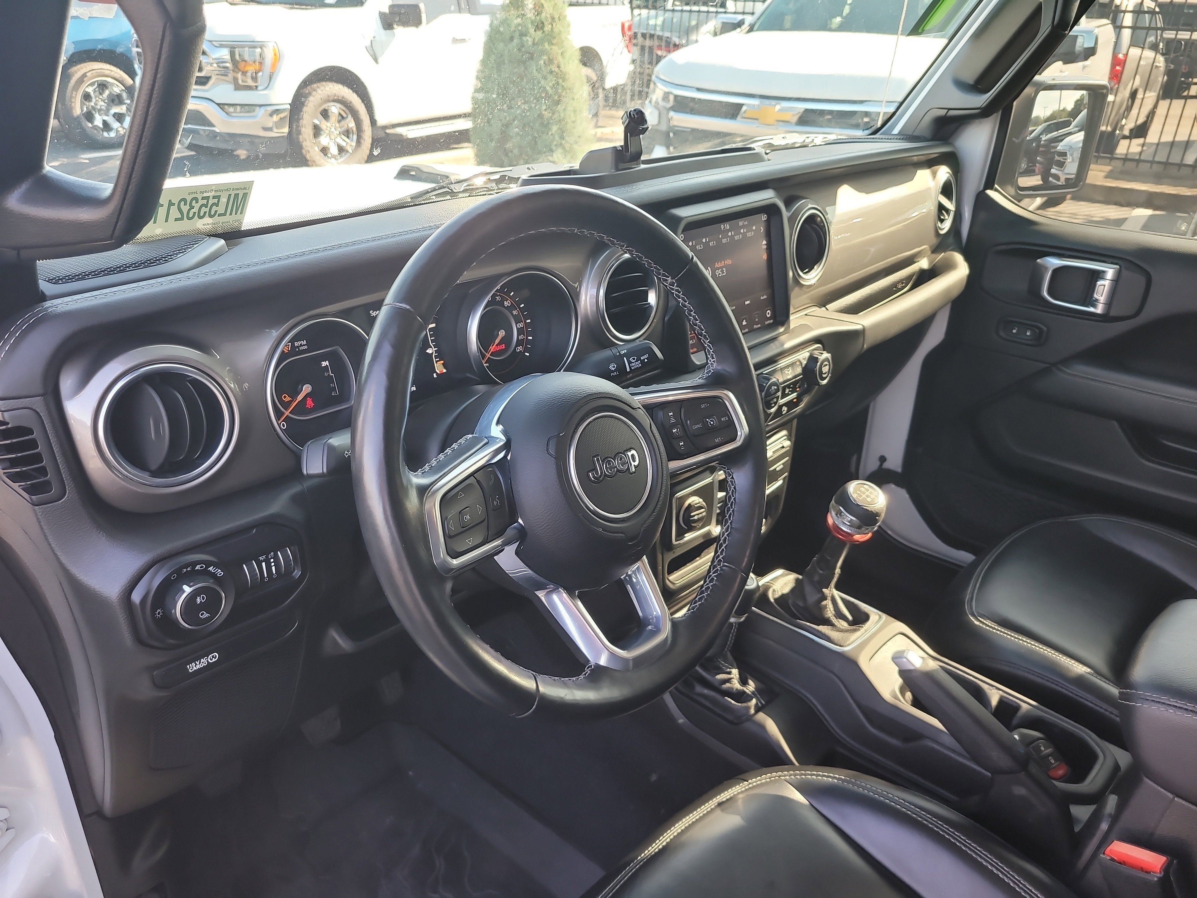 Used 2021 Jeep Gladiator Overland AWD/4WD image 19