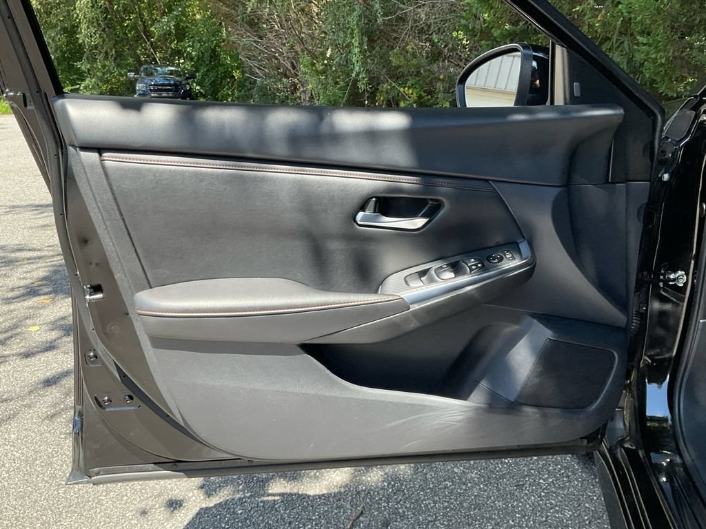 Used 2025 Nissan Sentra SR FWD image 32