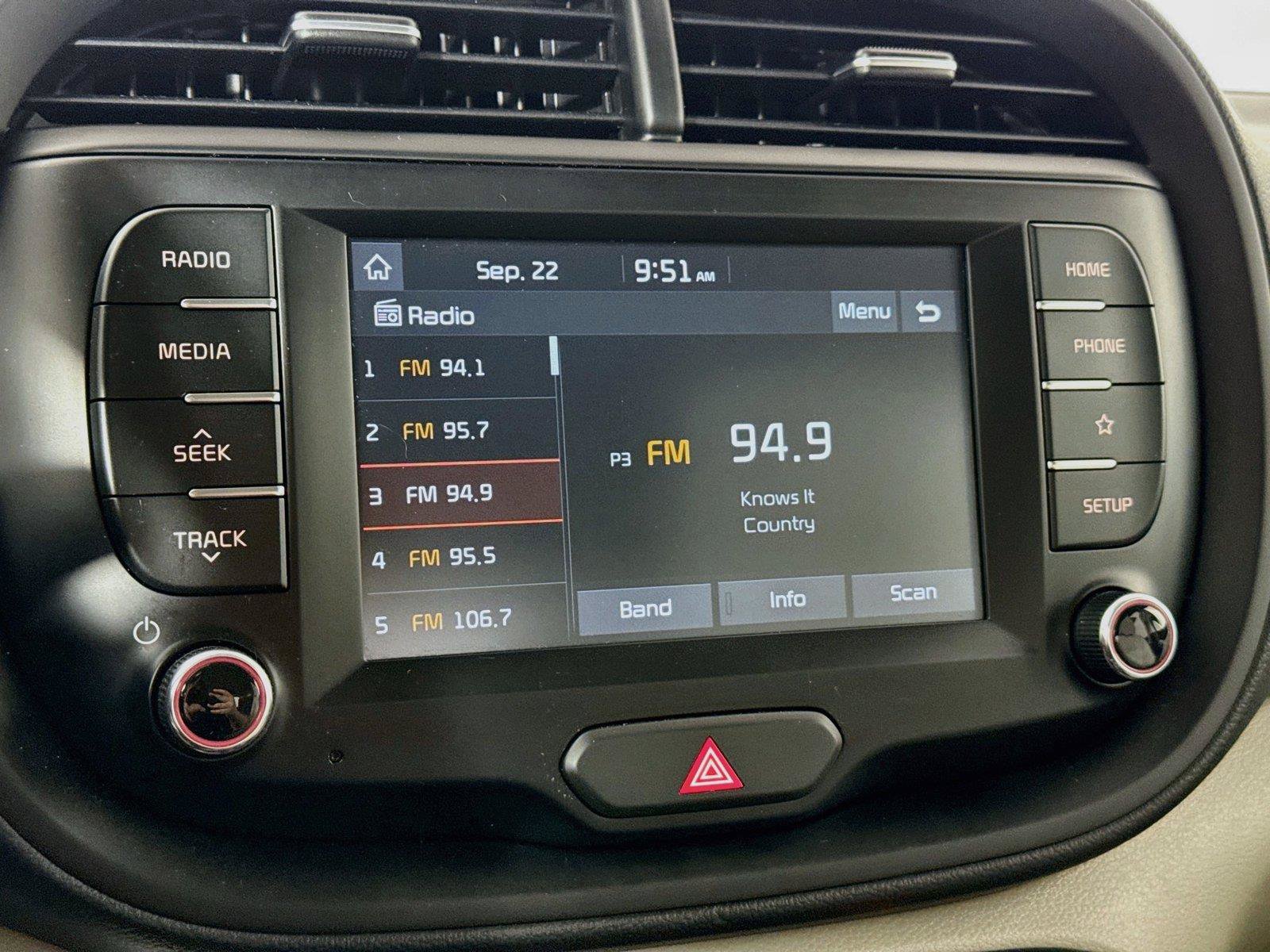 Used 2021 Kia Soul LX FWD image 18