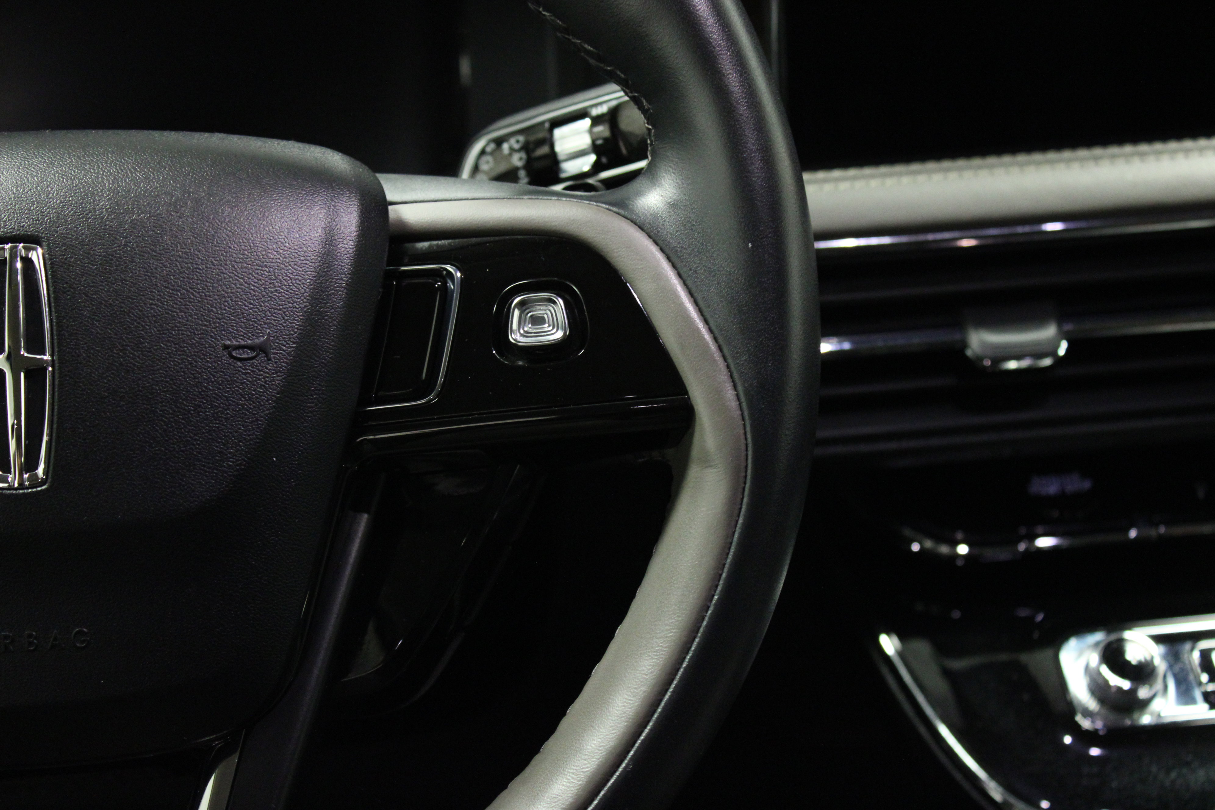 Used 2023 Lincoln Corsair Reserve image 23