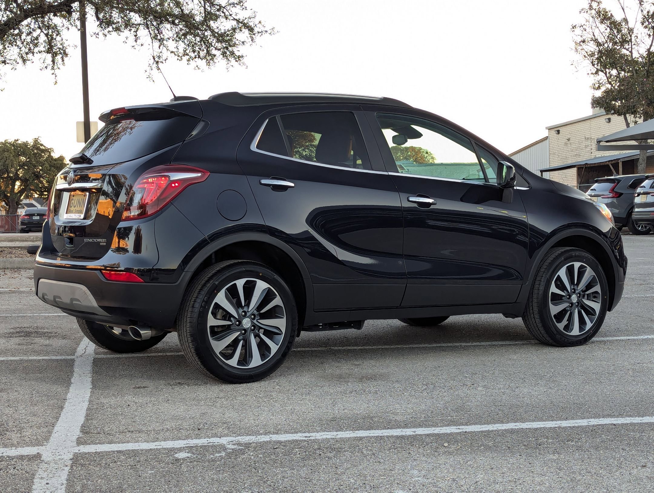 Used 2022 Buick Encore Preferred image 5