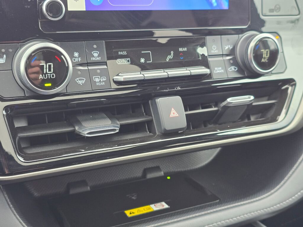 Used 2023 Toyota Highlander XLE FWD image 33