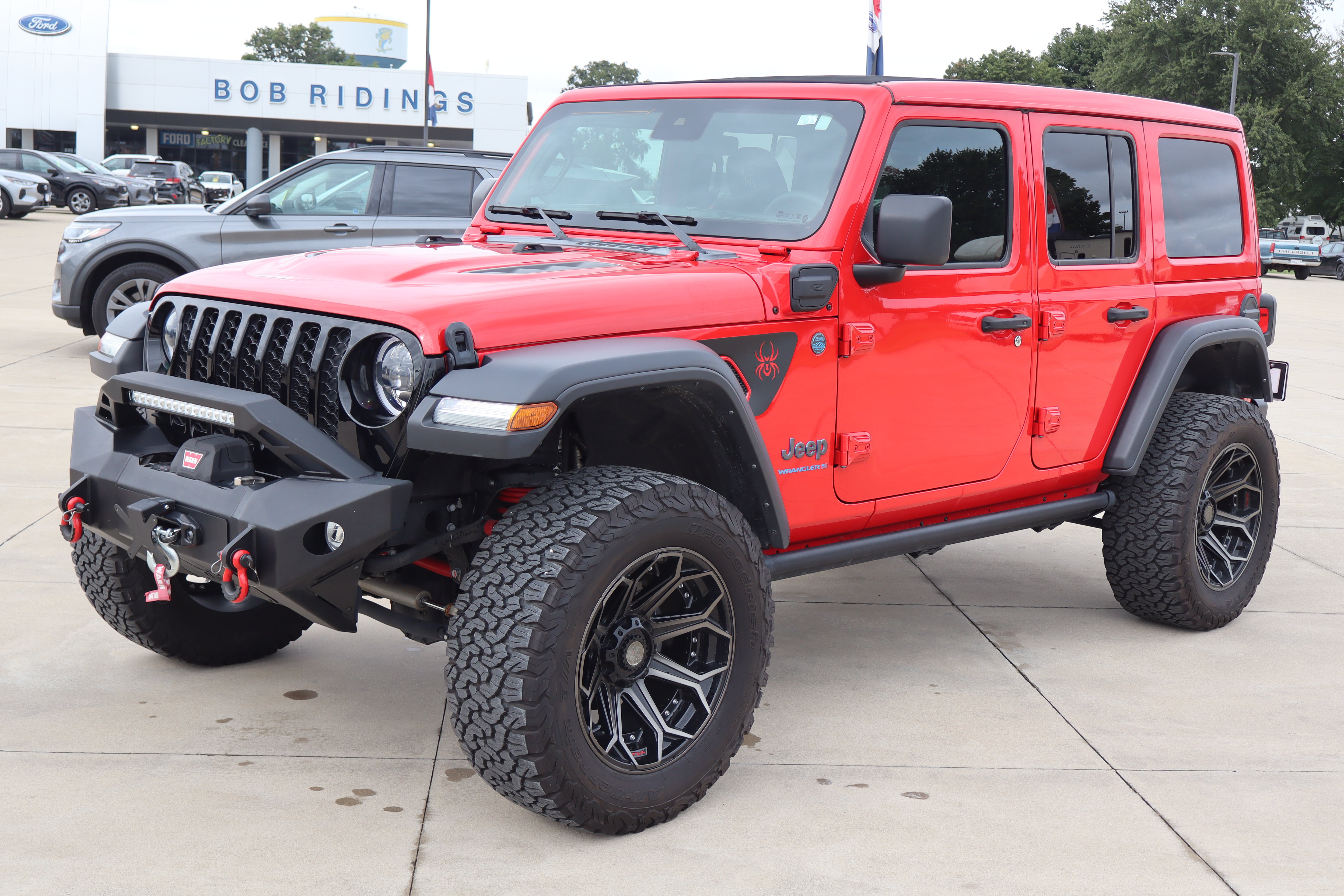 Used 2024 Jeep Wrangler Unlimited AWD/4WD image 2