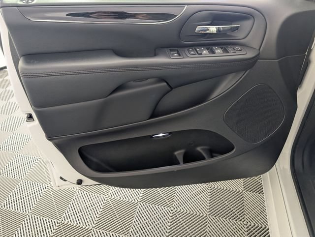 Used 2020 Dodge Grand Caravan SE FWD image 10