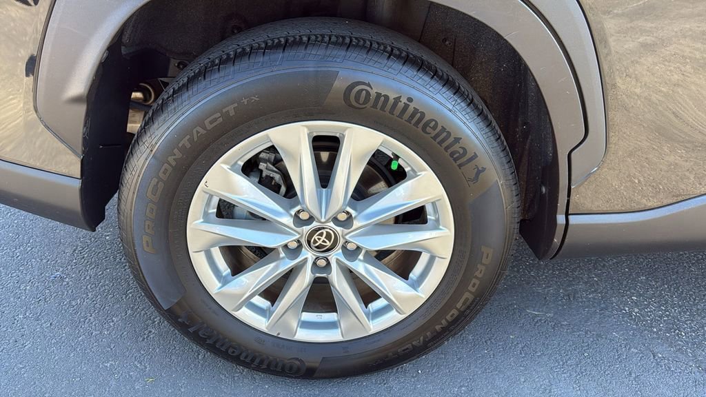 Used 2023 Toyota Corolla Cross LE image 30