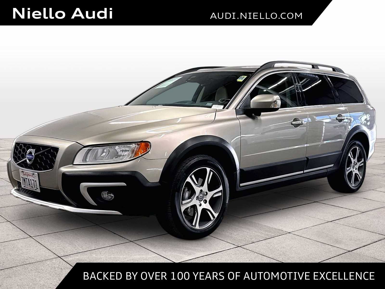 Used 2015 Volvo XC70 T6 w/ Proximity Package AWD/4WD image 1
