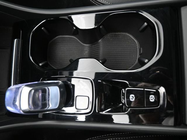 Used 2024 Volvo XC40 B5 Plus w/ Protection Package Premier image 10