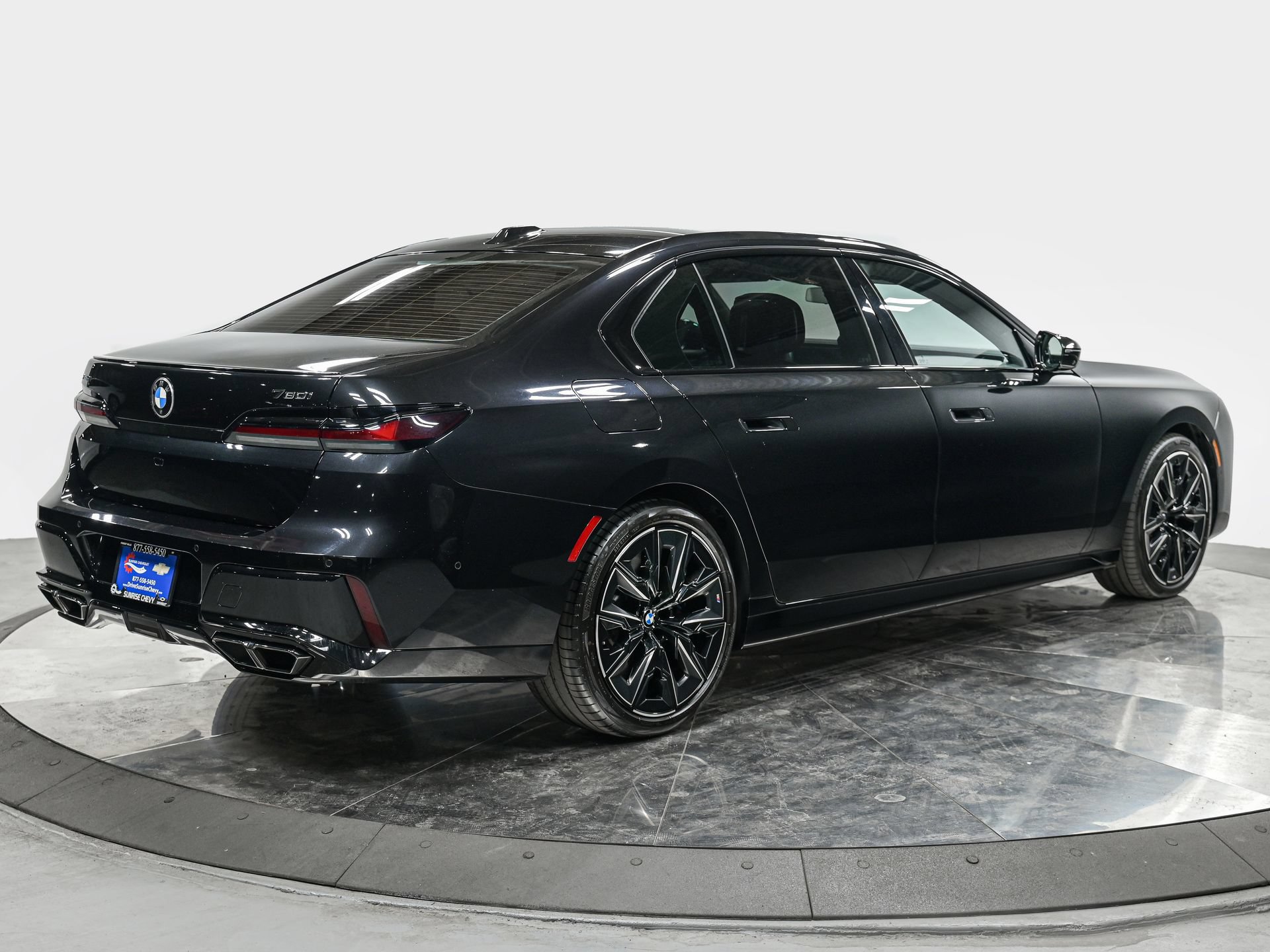 Used 2024 BMW 760i xDrive w/ Premium Package 2 AWD/4WD image 8