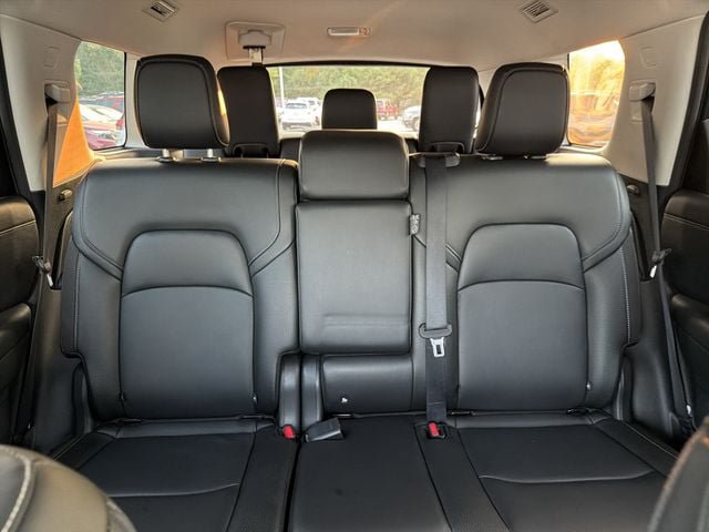 Used 2025 Nissan Pathfinder SL FWD image 31