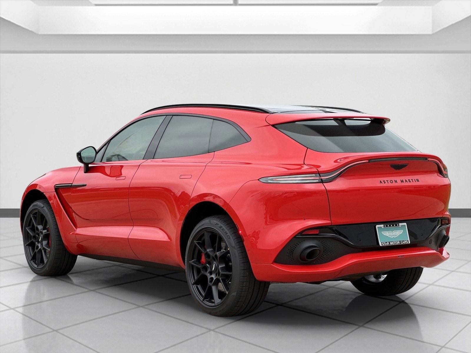 Used 2023 Aston Martin DBX image 2