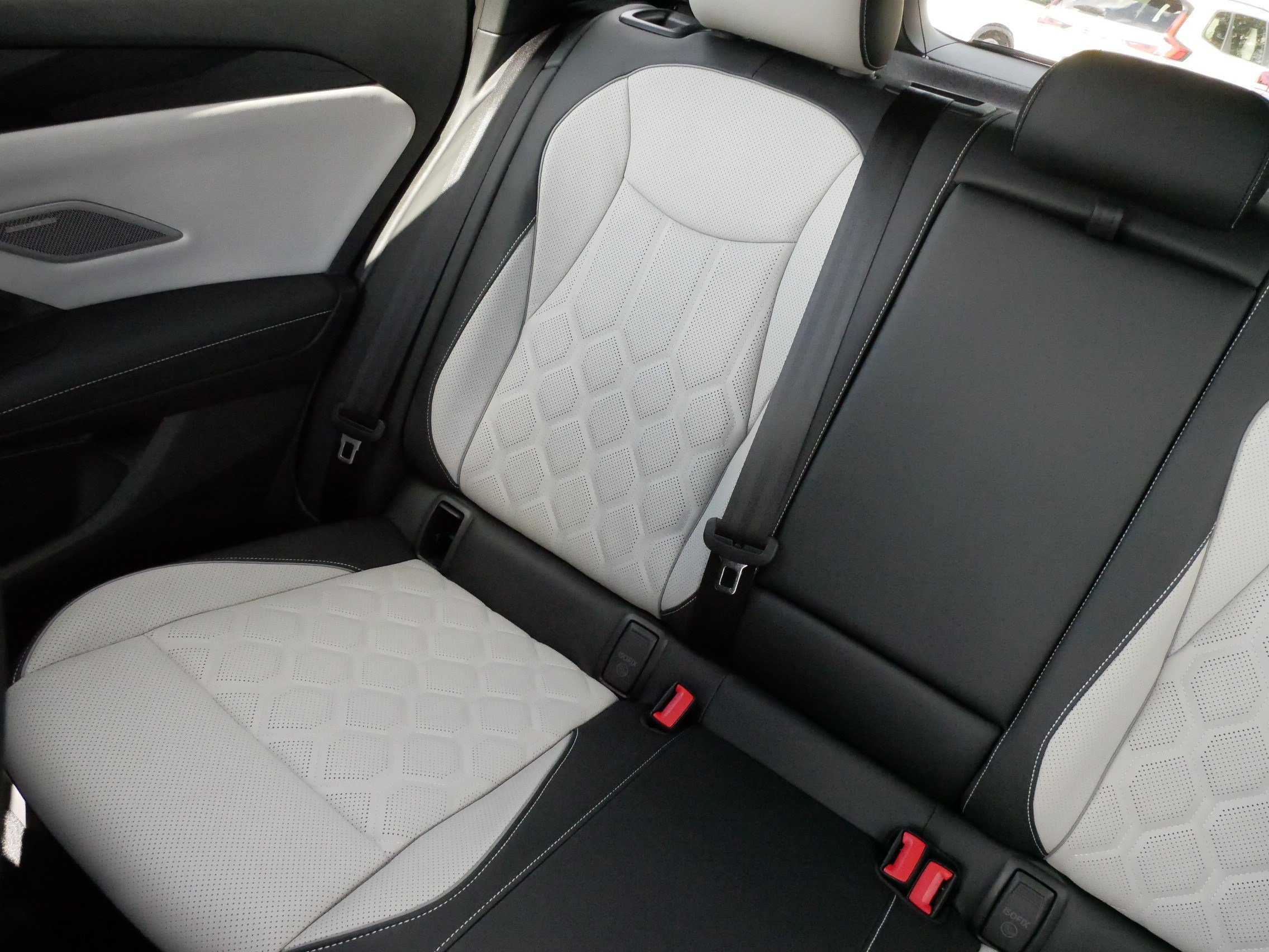 Certified 2025 Volkswagen Tiguan SEL R-Line AWD/4WD image 12