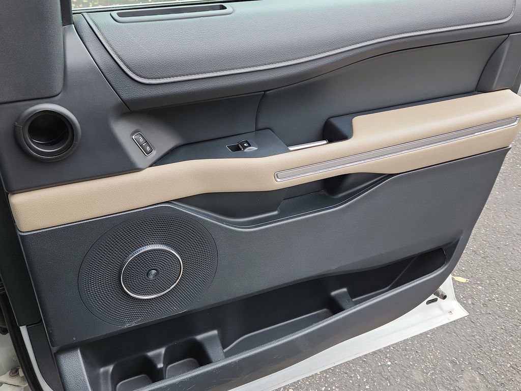 Used 2022 Ford Expedition Max Limited image 16