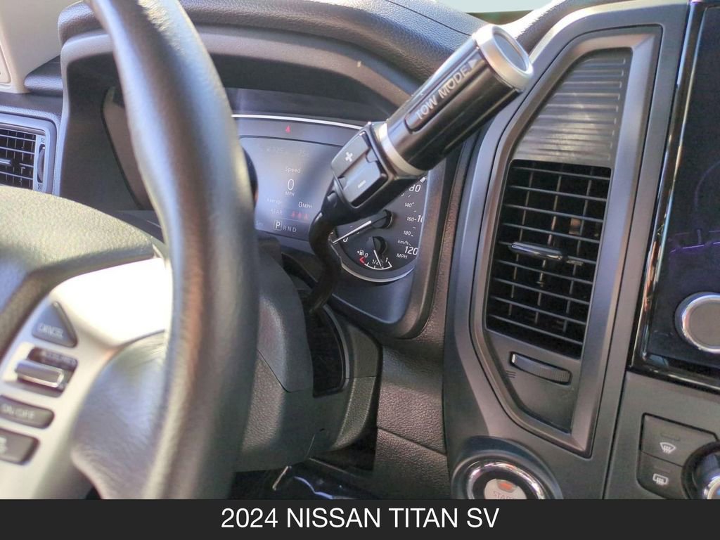 Used 2024 Nissan Titan SV w/ SV Convenience Package image 16