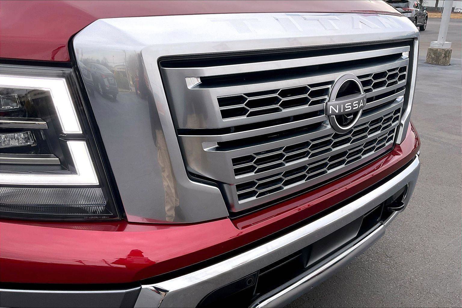 Used 2024 Nissan Titan Platinum Reserve w/ Moonroof Package image 30