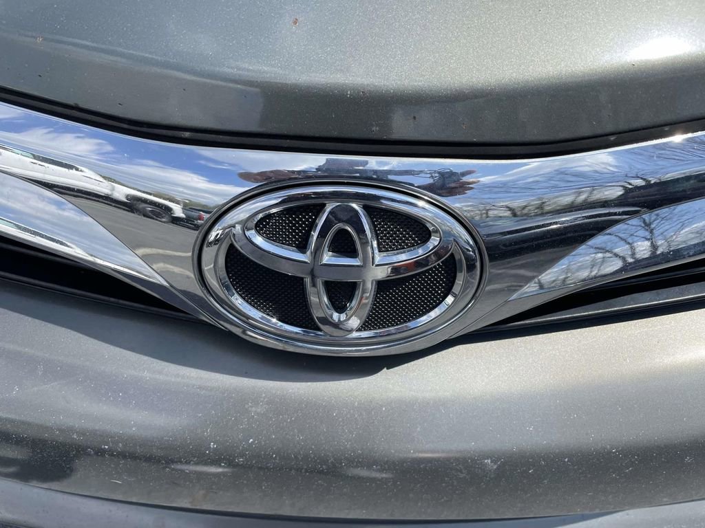 Used 2012 Toyota Camry LE image 16