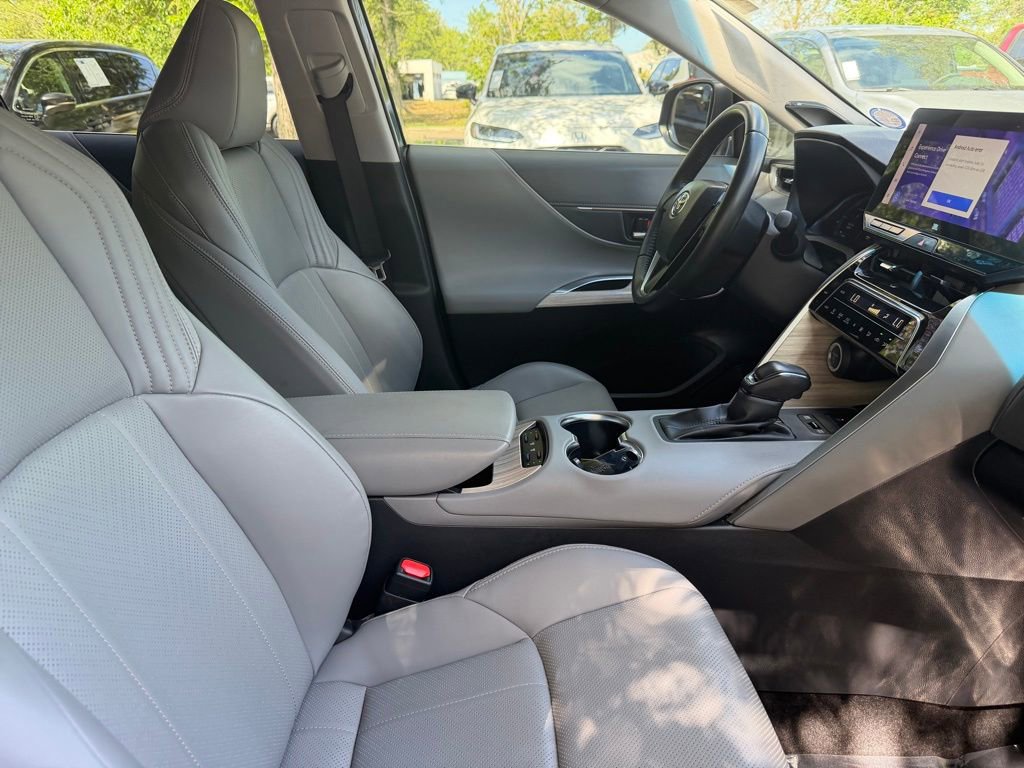 Used 2024 Toyota Venza Limited image 9