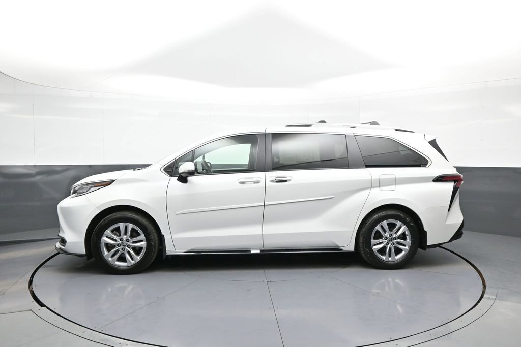 Certified 2025 Toyota Sienna Limited AWD/4WD image 9