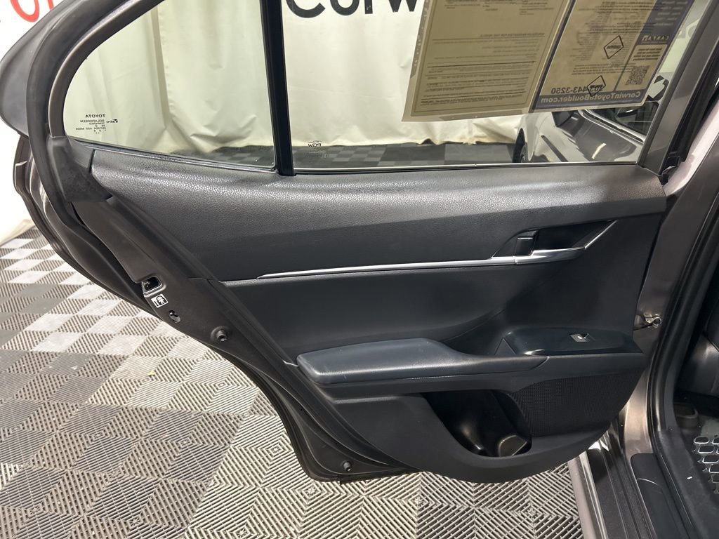 Used 2019 Toyota Camry SE w/ Convenience Package image 18
