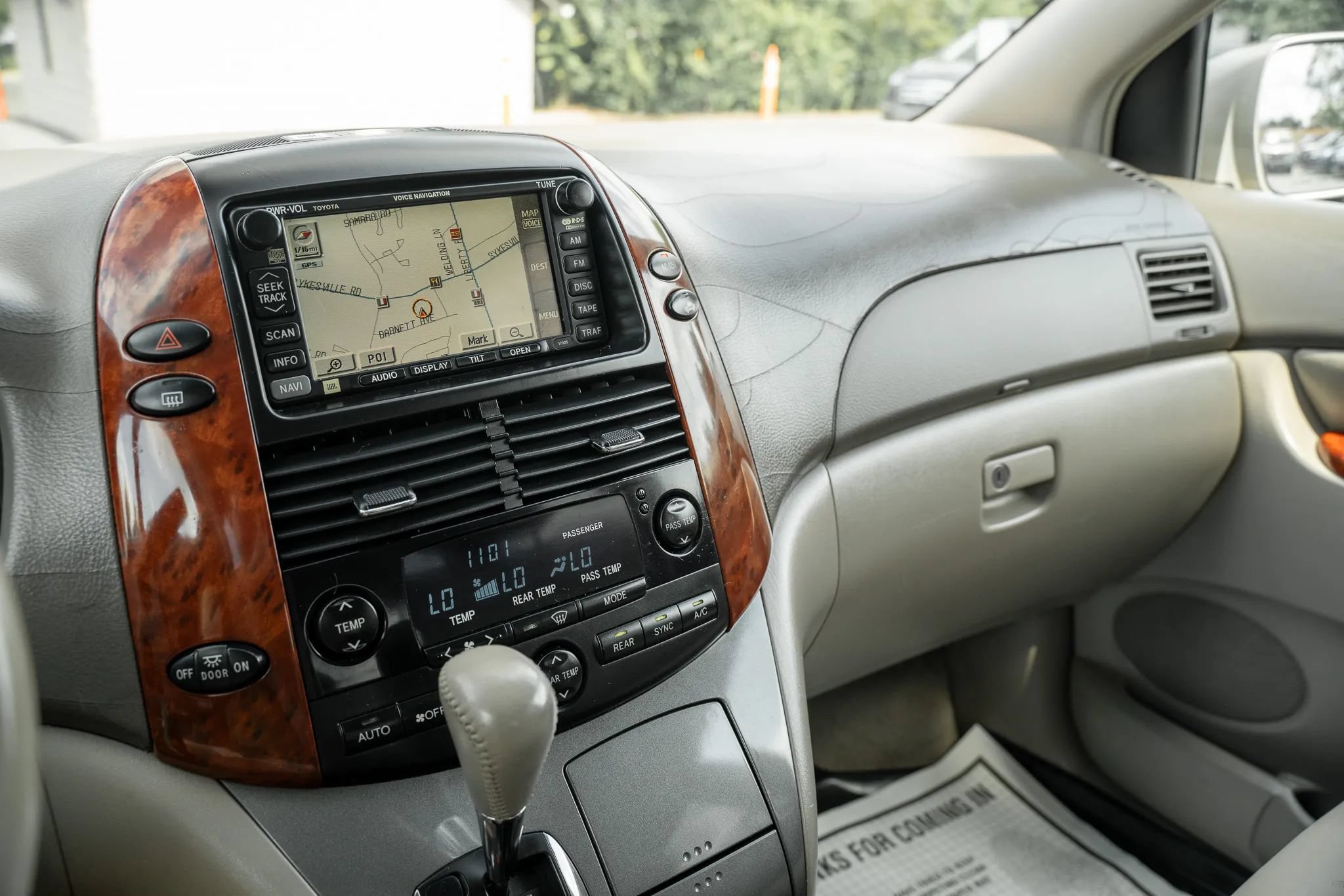 Used 2004 Toyota Sienna XLE FWD image 22
