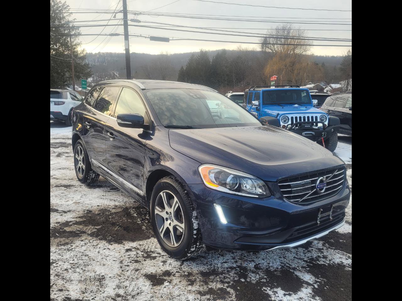 Used 2015 Volvo XC60 T6 Platinum w/ Climate Package image 2