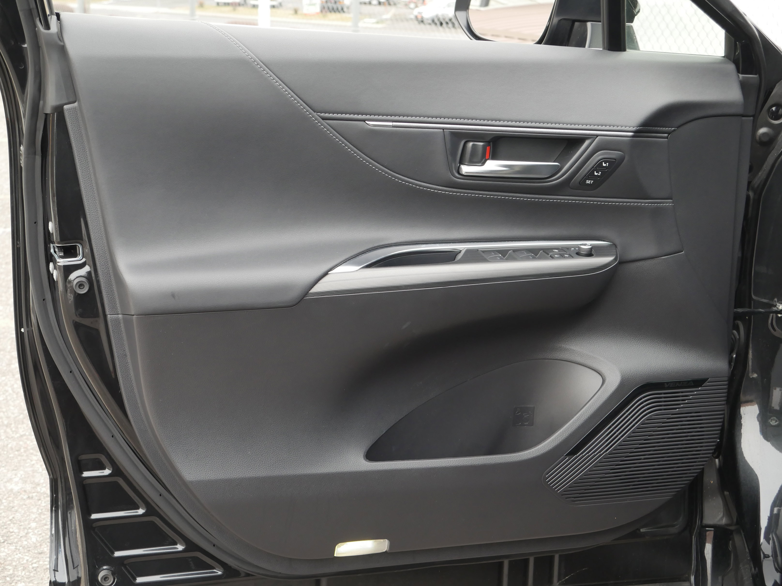 Used 2023 Toyota Venza Nightshade image 35