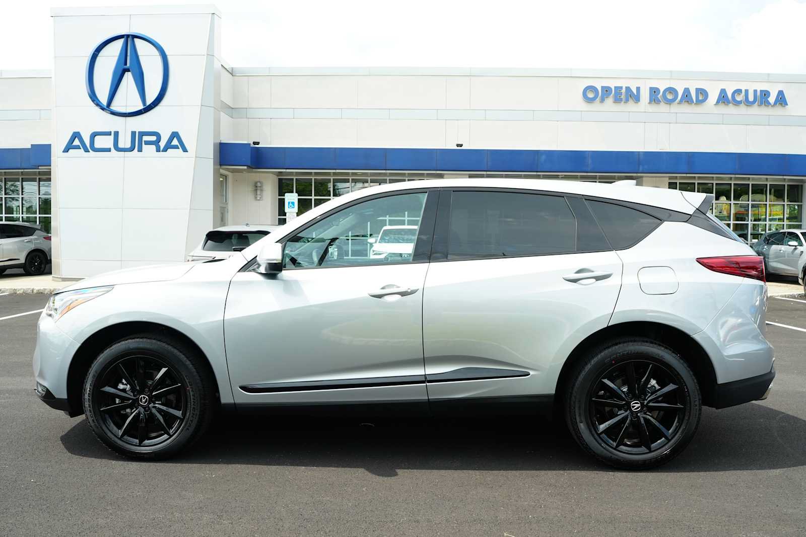 Used 2026 Acura RDX SH-AWD image 4