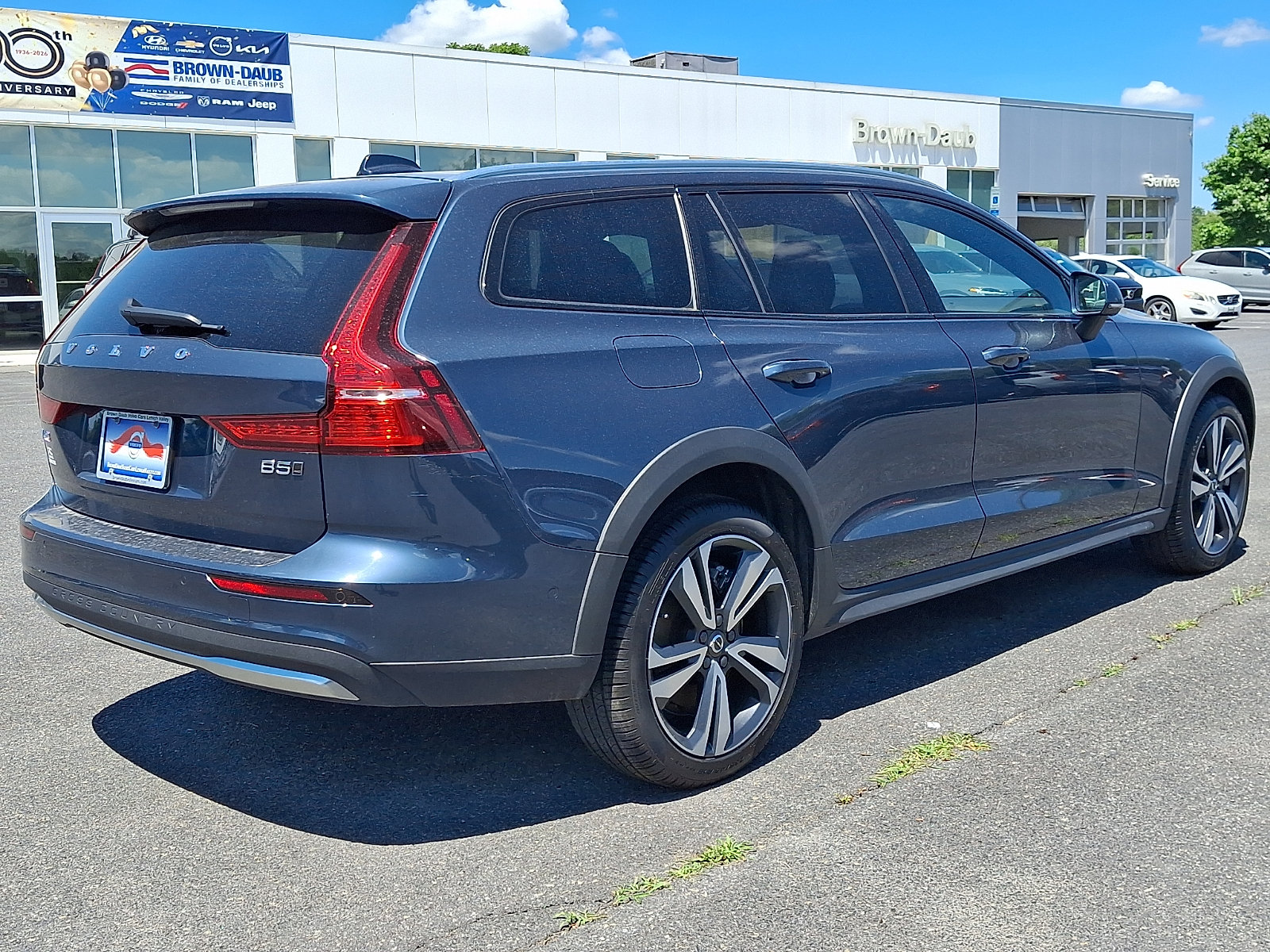 Used 2025 Volvo V60 B5 Cross Country Plus AWD/4WD image 6