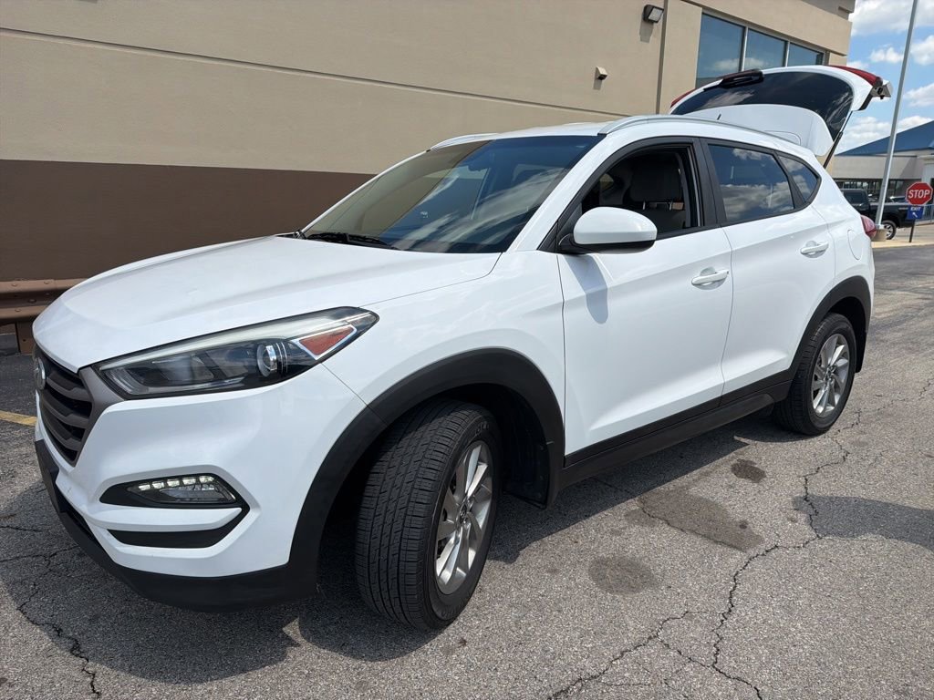 Used 2016 Hyundai Tucson SE w/ Option Group 02 AWD/4WD image 1
