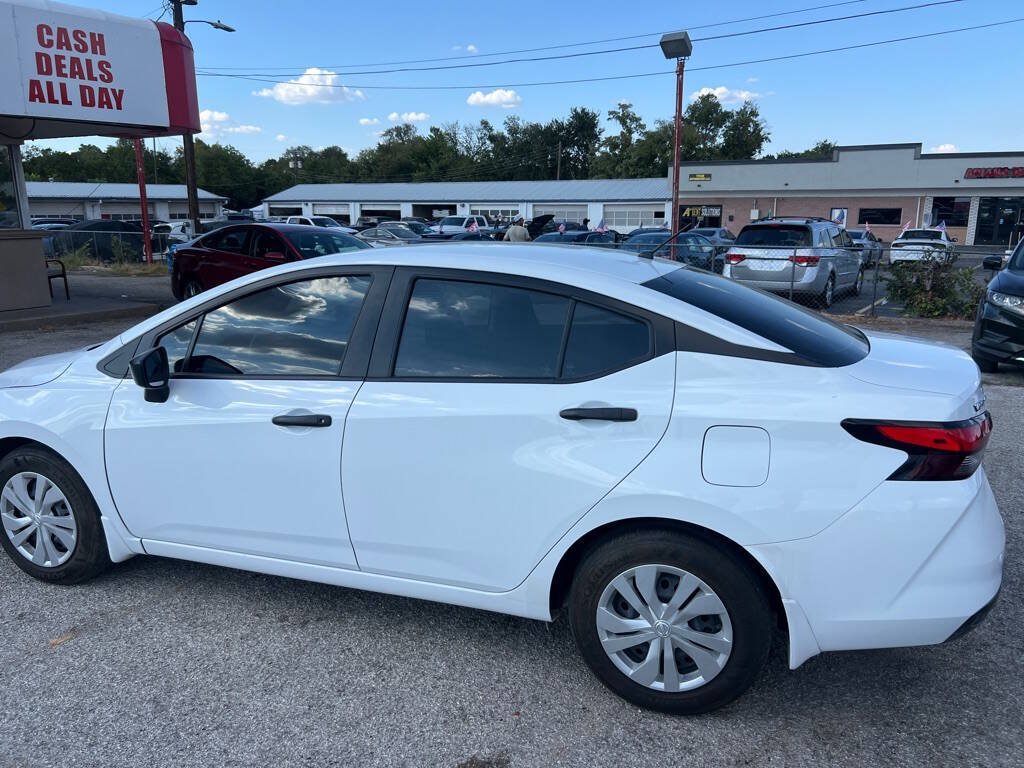 Used 2025 Nissan Versa S w/ Trunk Package FWD image 9