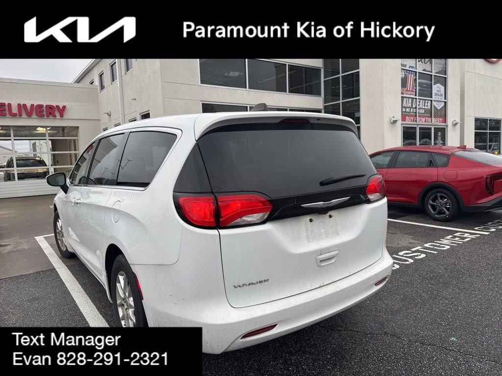 Used 2023 Chrysler Voyager LX image 6