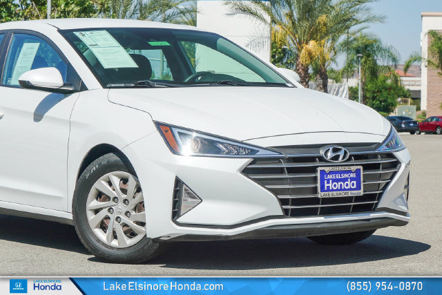 Used 2020 Hyundai Elantra SE w/ Cargo Package (C1) FWD image 2
