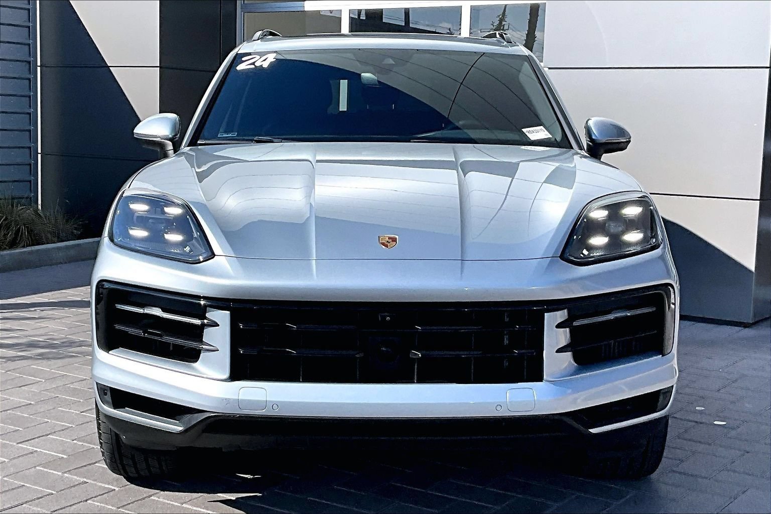 Used 2024 Porsche Cayenne S AWD/4WD image 2