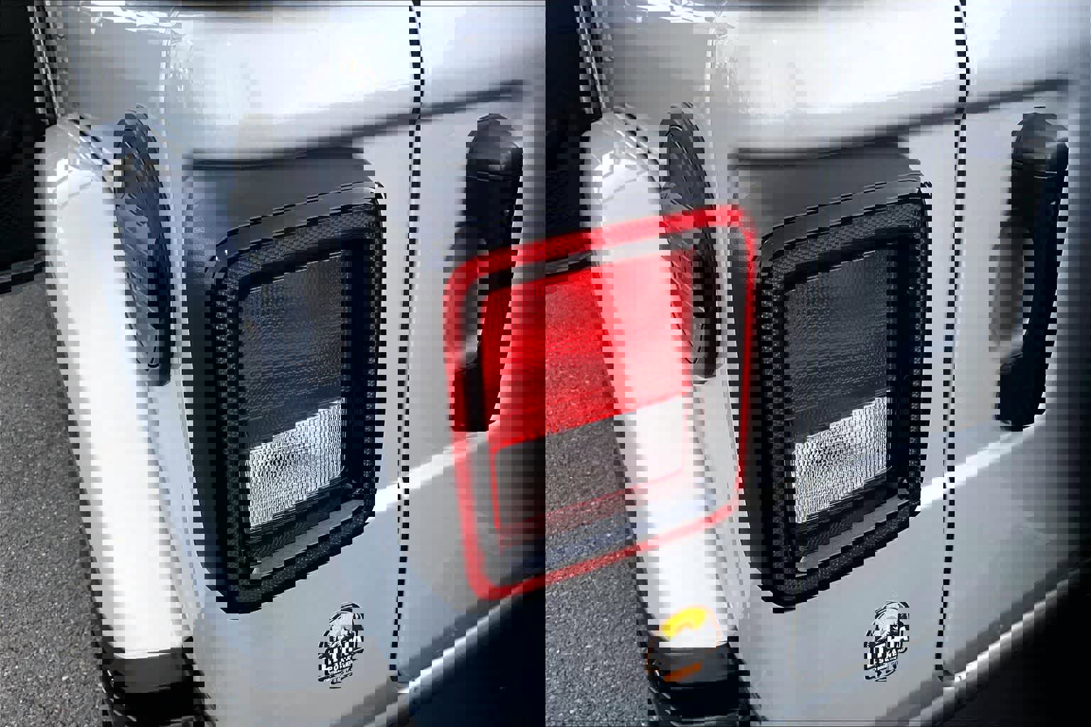 Used 2023 Jeep Wrangler Sahara image 32