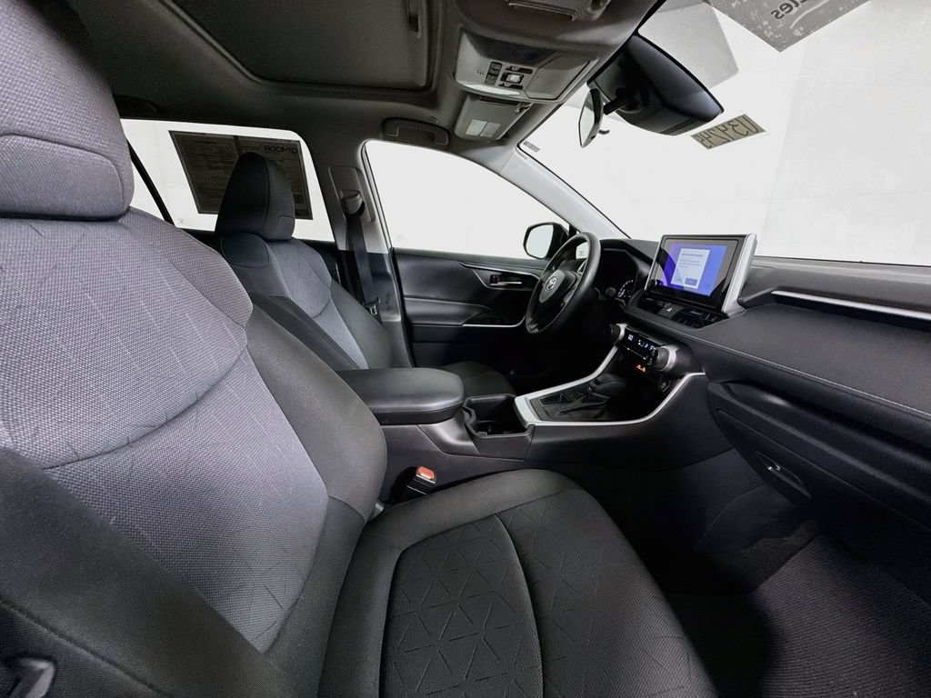 Certified 2025 Toyota RAV4 XLE w/ Convenience Package FWD image 29