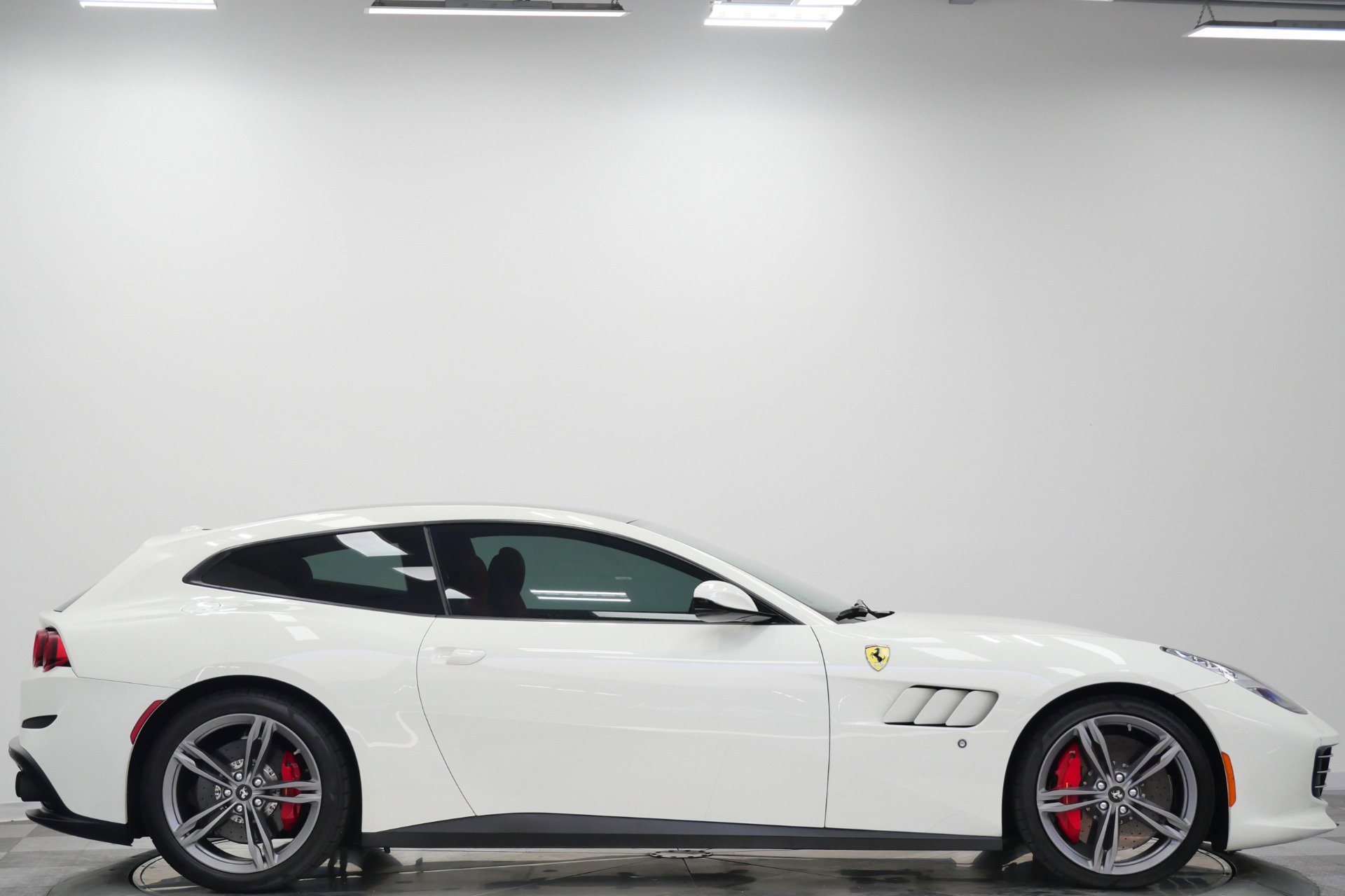 Used 2017 Ferrari GTC4Lusso AWD/4WD image 53
