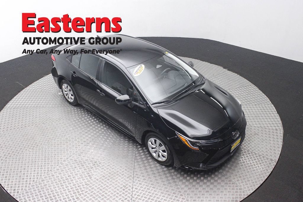 Used 2025 Toyota Corolla LE FWD image 5